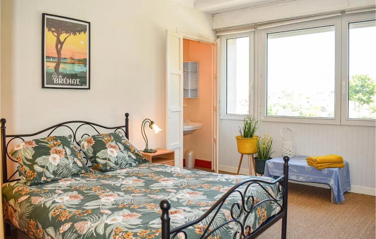 5 Bedroom Cozy Home In Лезардриё Дом отдыха