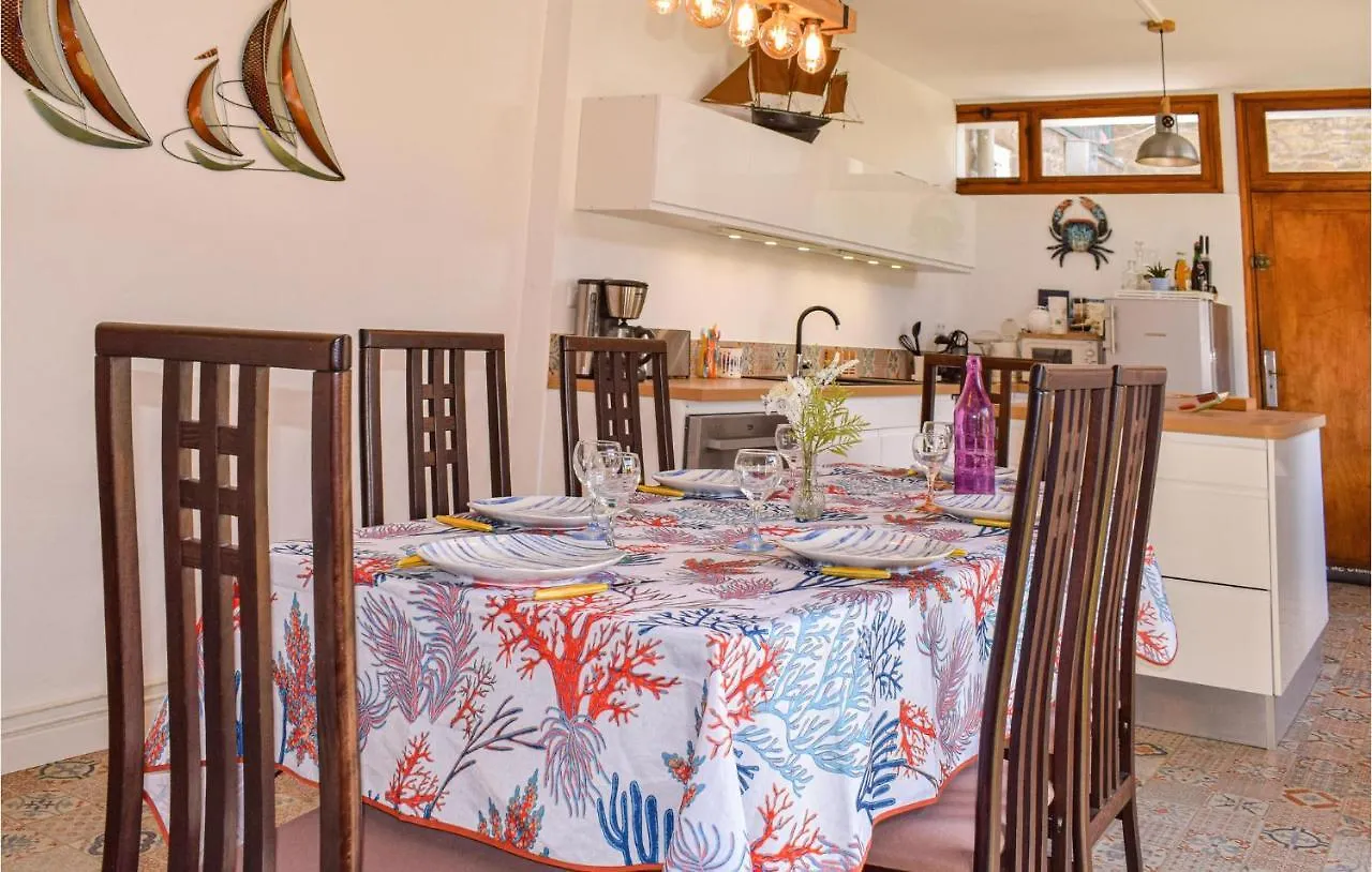 5 Bedroom Cozy Home In Лезардриё