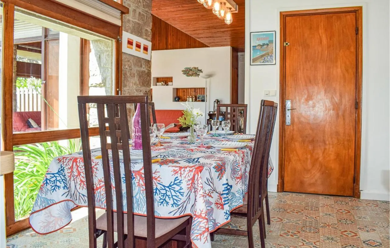 5 Bedroom Cozy Home In Лезардриё