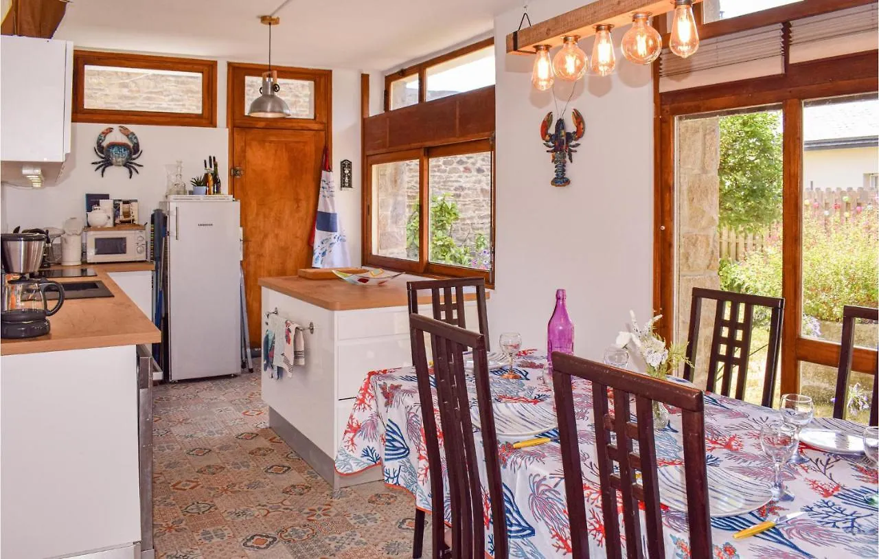 5 Bedroom Cozy Home In Лезардриё Франция